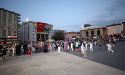 Afyon Belediyesi'nden Geleneksel Sünnet Şöleni: 7 Ağustos'ta Zafer Meydanı'nda kına gecesi yapılacak