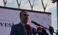 Bakan Kacır: "Kamu imkanlarını har vurup harman savuranlar da var gece gündüz çalışan AK kadro da"