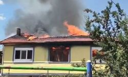 Afyon'da 2 Katlı Evde Yangın Çıktı: Ev Kullanılamaz Hale Geldi