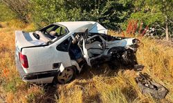Afyon'da Otomobiller Feci Çarpıştı: Kazada Ölü ve Yaralılar Var...
