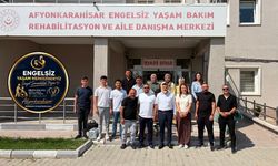 Afyon'da berberler ve kuaförlerden özel bireylere anlamlı destek