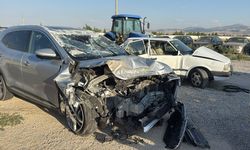 Afyon Emirdağ'da iki otomobil çarpıştı: 1 kişi öldü, çok sayıda yaralı var!