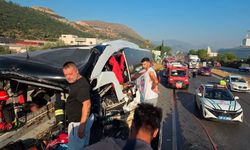 Muğla’da yolcu otobüsü tıra çarptı: 2 ölü, 18 yaralı