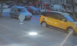Antalya’da otomobilin çarptığı kadın metrelerce savruldu