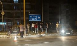 Isparta’da kavşakta iki otomobil çarpıştı: 3 yaralı