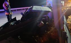 Afyon'da Bariyerlere Çarpan Otomobilin Sürücüsü Hayatını Kaybetti!