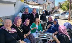 Bilecik'te Gelin Konvoyunun Önünü Kestiler: Belediye Başkanı Masa Kurup Tavla Oynadı!