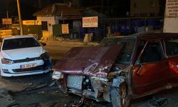 Eskişehir’de iki otomobil kafa kafaya çarpıştı: Araçlar hasar gördü