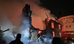 Kütahya’da gece çıkan yangında ahşap ev ve samanlık kül oldu