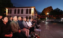 Afyon'da Zafer Coşkusu: Kara Kuvvetleri Bandosu ve Halk Oyunları Büyüledi