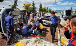 Afyon’da iki otomobil çarpıştı: Çok sayıda yaralı var!