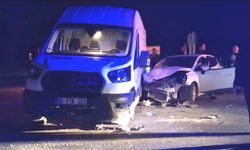 Hisarcık’ta gece yarısı kaza: Otomobil minibüse çarptı, 3 kişi yaralandı