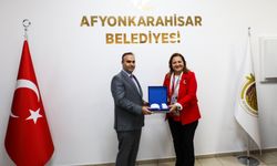 Bakan Kacır Afyon Belediyesi'ni ziyaret etti