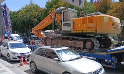 Kurtuluş Caddesi’nde yıkım için iş makinesi indirildi, ortalık karıştı! Vatandaş isyan ediyor
