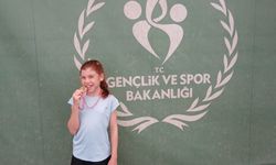 Afyonkarahisarlı Milli Raket Hafsa Zehra Çınar Türkiye 3'üncüsü Oldu