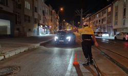 Polisten gece uygulaması: Kurallara uymayan 10 sürücüye ceza