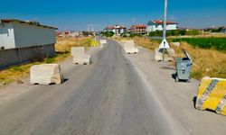 Afyon’da yolun ortasına beton bariyerler konuldu: Mahalle sakinleri çözüm bekliyor