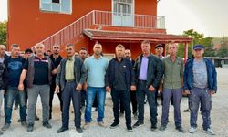 Afyon’da taşımalı eğitim krizi: 75-80 öğrenci servissiz kaldı, veliler köy meydanında toplandı!