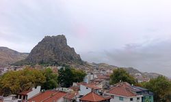 Afyon'da yağışlı hava etkili: Sıcaklıklar 10 dereceye kadar düştü
