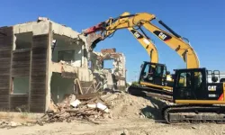 Afyon’da 16 ruhsatsız yapı için yıkım süreci başladı