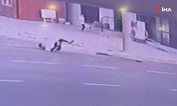 Afyon’da otomobilin çarptığı 13 yaşındaki çocuk ölümden döndü: O anlar kamerada