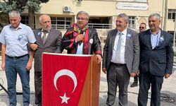 Afyon’da 40 yıl sonra aynı okul bahçesinde buluştular: Okul yoklaması yeniden yapıldı
