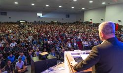 Afyon'da "Toplumun Kalbi Aile" konferansı: "İnsanın aşağılara yuvarlanmasında ilk eşik aileyi kaybetmek"