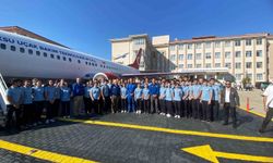 Dört Astronot Aksu'daki Uçak Okulunda Öğrencilerle Buluştu