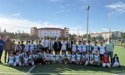 Afyonkarahisar'da genç sporcular unutulmadı! Formalarını teslim aldılar
