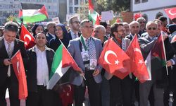 Afyon'da "Gazze'ye Destek Yürüyüşü" yapıldı: 7 bin öğrenci, öğretmen ve veli ellerinde bayraklarla yürüdü