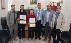 Afyon'da hafızlık icazet töreni: 2 öğrenciye belgeleri verildi