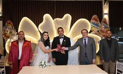 Çay Kaymakamı Türker'den mesai arkadaşlarına nikah şahitliği