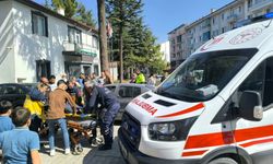 Afyon’da motosiklet kontrolden çıktı: Sürücü hastaneye kaldırıldı