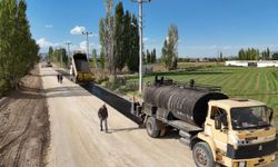 Afyon’un o ilçesinde 7 bin 500 metrelik yolda asfalt çalışması başlatıldı