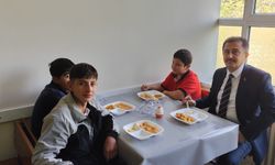 Afyon'da İlçe Millî Eğitim Müdürü öğrencilerle yemek masasında buluştu!