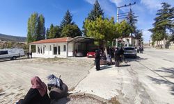 Afyon'da gölgelik alan araç parkına dönüştü: Cenaze cemaati mağdur oldu