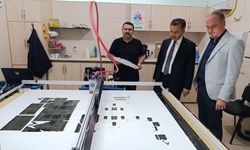 Afyon’da öğrencilere yerli hava araçlarının maketleri ulaştırılıyor