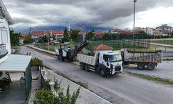 Afyon’un o ilçesinde 12 sokakta 17 bin 500 metrekarelik sıcak asfalt serimi başladı