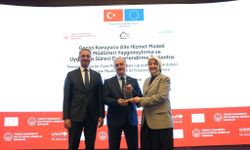 Türkiye'de ilk kez Afyon'da uygulanan geçici koruyucu aile hizmet modelinde başarı ödülü