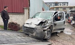 Afyonkarahisar'da vinç dehşeti! Çarptığı hafif ticari araç hurdaya döndü
