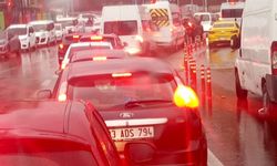 Afyon'da vatandaştan taksi durağı tepkisi: “Dar yolda, trafik ışıklarının yanında ne işi var?”