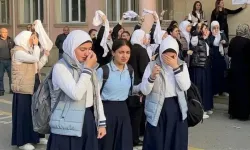 Azerbaycan'da başörtüsü yasaklandı mı? Okullardaki yeni karar tartışma yarattı