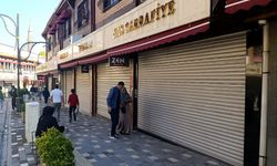 Afyon Uzun Çarşı’da elektrik krizi: “Kepenkler açılmadı, herkes dışarıda bekliyor”