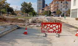 İYİ Parti’den Afyon Belediyesi’ne kritik sorular: “Dün yeşil alan olan yer bugün nasıl yapılaşmaya açılıyor?”