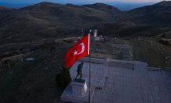 Afyon'da gökyüzü büyüledi! Kocatepe'de Atatürk anıtıyla dolunay buluştu