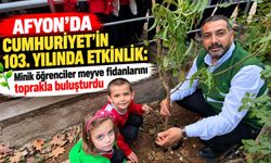 Afyon’da Cumhuriyet'in 103. yılında etkinlik: Minik öğrenciler meyve fidanlarını toprakla buluşturdu