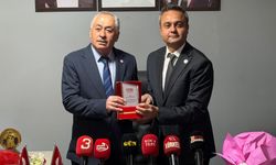 Yeni Parti Afyon İl Başkanlığı’nda devir teslim: Erhan, “Artık alçak gönüllü olmak zorunda olan biziz"