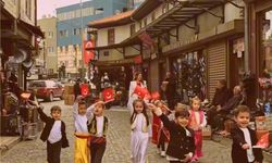 Afyon Bahçeşehir Koleji öğrencilerinden Cumhuriyet Bayramına özel video: ”Yazıyor, yazıyor, Cumhuriyet ilan edildi!"