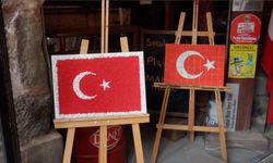 Afyon’da anaokulu öğrencilerinden Türk bayrağı sergisi: “Mustafa Kemal Atatürk bizim kalbimizde”