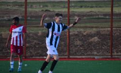 Susuz Belediyespor'da 15 yaşındaki Nedimhan golle başladı: Lig tarihinde bir ilke imza atıldı